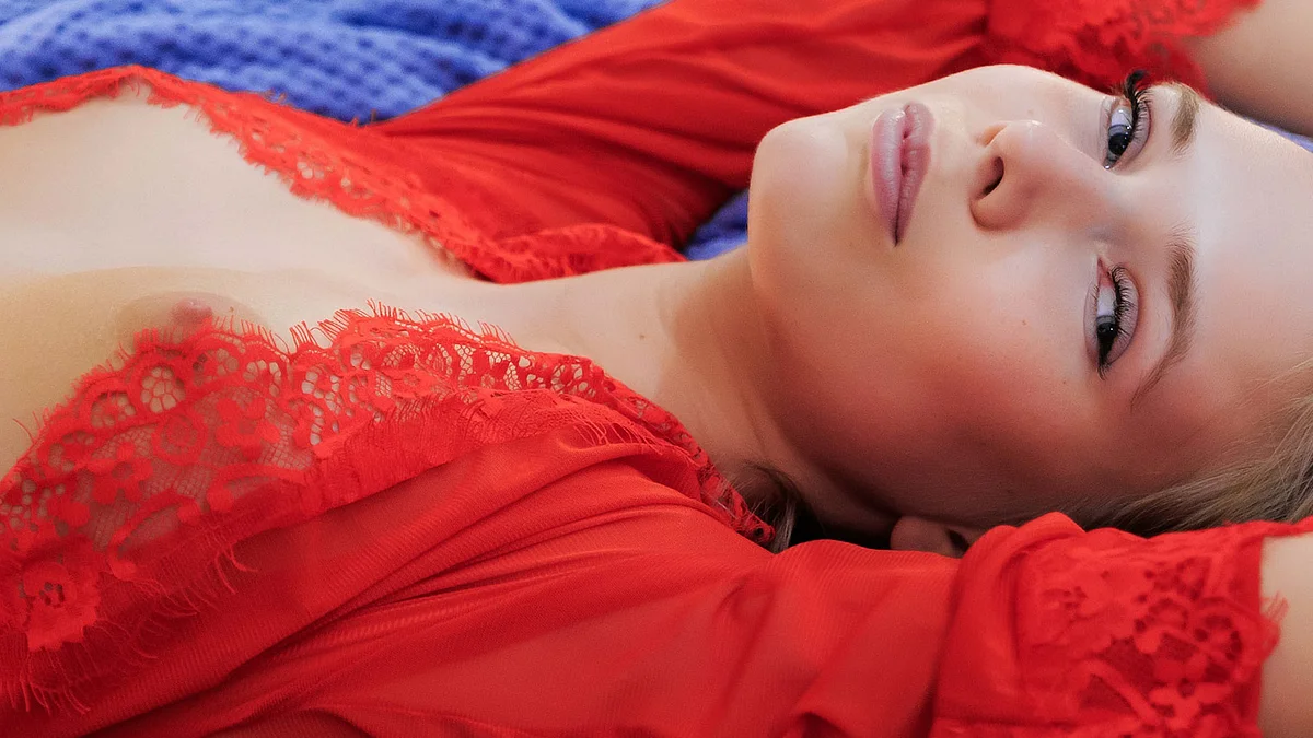 Luise Wixx Scarlet Sheer Evening Fantasy in 4K